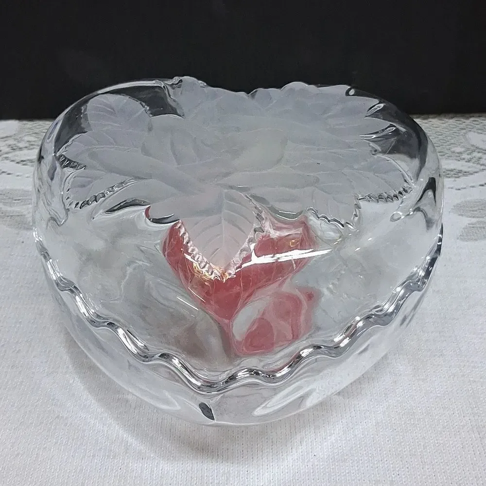 Studio Nova Mikasa Japan‎ frosted & embossed winter rose heart box